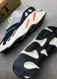 Кроссовки Adidas Yeezy 700 Wave Runner Solid Grey живое фото 2