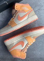 Кроссовки Nike Air Jordan 1 Mid Apricot Orange живое фото 1